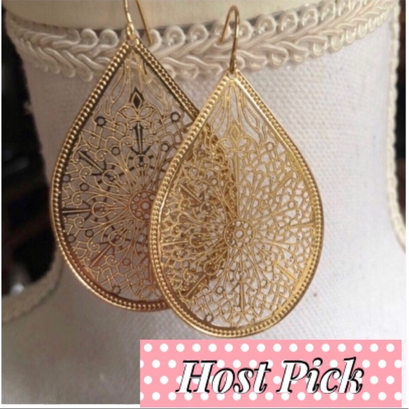 Jewelry - ✨NWOT Vintage Gold Filigree Earrings